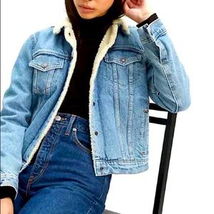 NWOT - Levi’s Original Sherpa Trucker Jean Jacket
